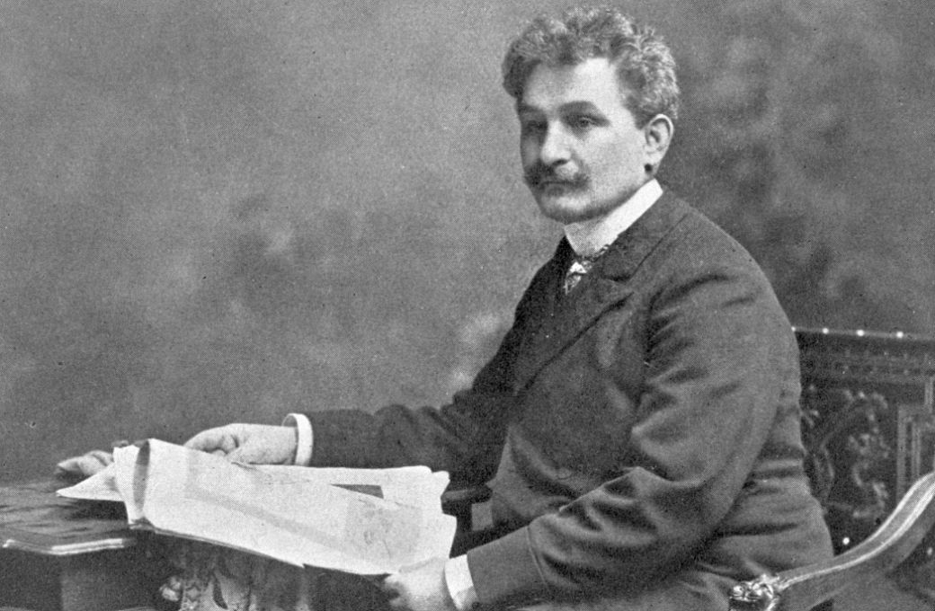 Leo&scaron; Jan&aacute;ček (c 1890) &copy; Public domain