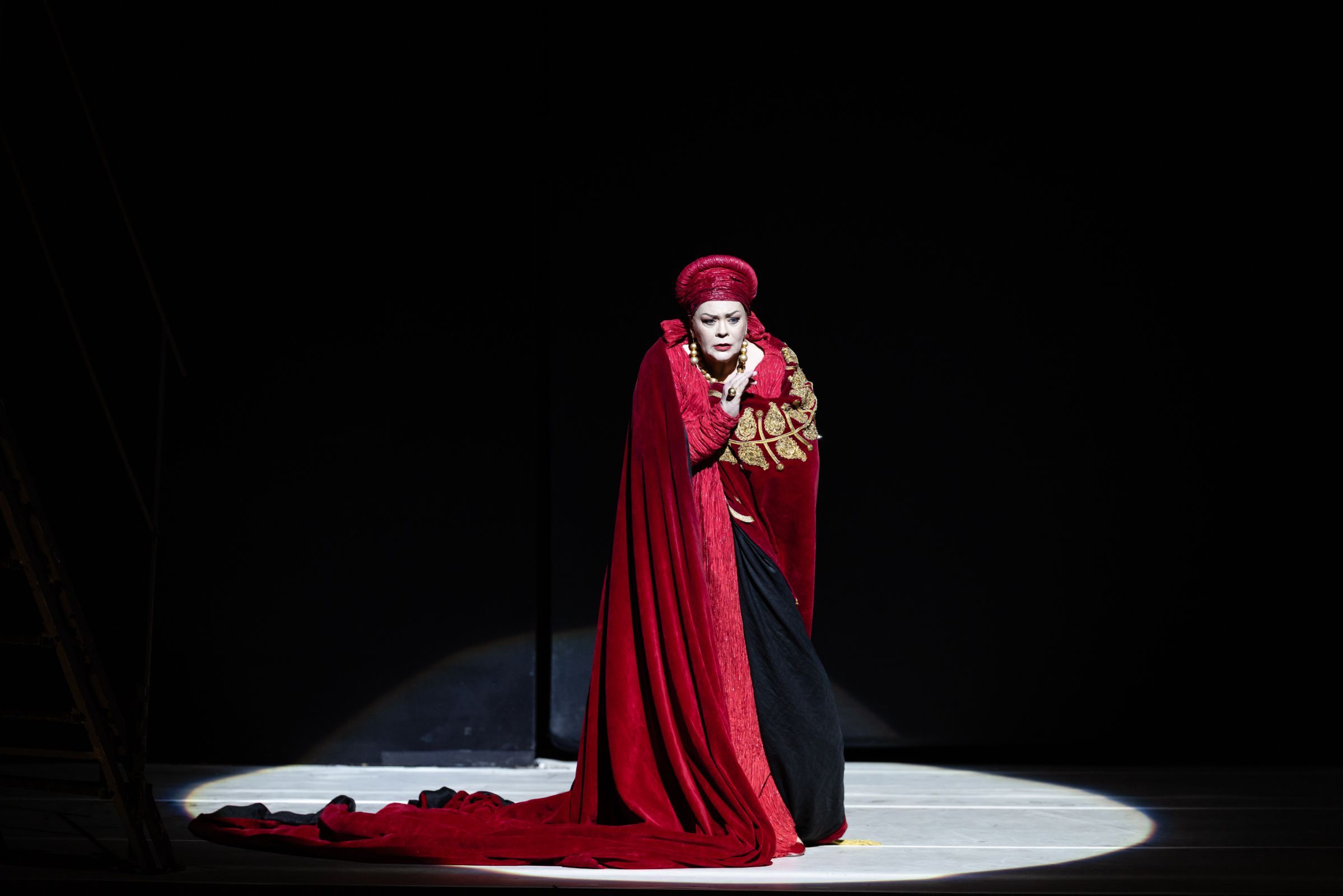 Violeta Urmana (Klytämnestra) &copy; Geoffroy Schied