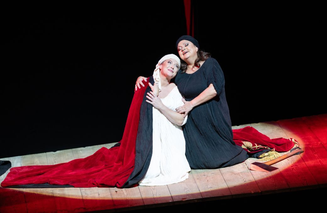 Sin&eacute;ad Campbell-Wallace (Chrysothemis) und Elena Pankratova (Elektra) &copy; Geoffroy Schied