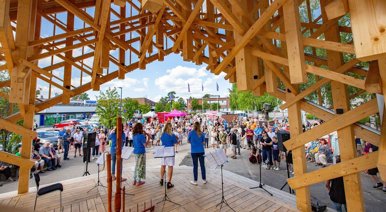 Sing-along at Kuhmo market place &copy; Jonas Kukkonen