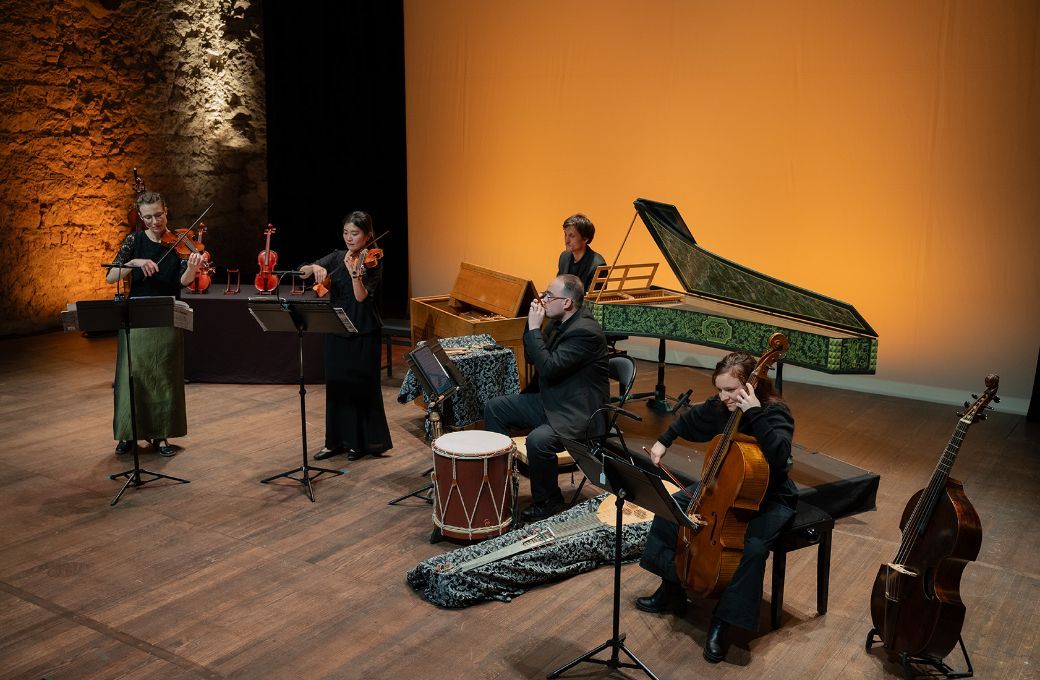L'Ensemble Artifices dans la Salle des Franciscains à Nice © Louise Chastain