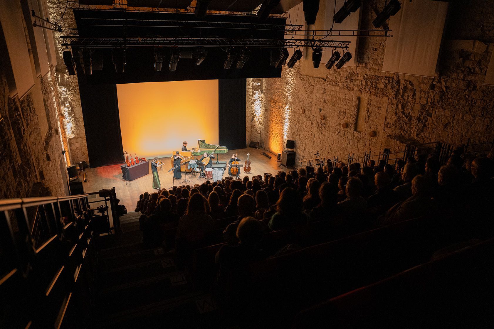 L'Ensemble Artifices dans la Salle des Franciscains à Nice © Louise Chastain