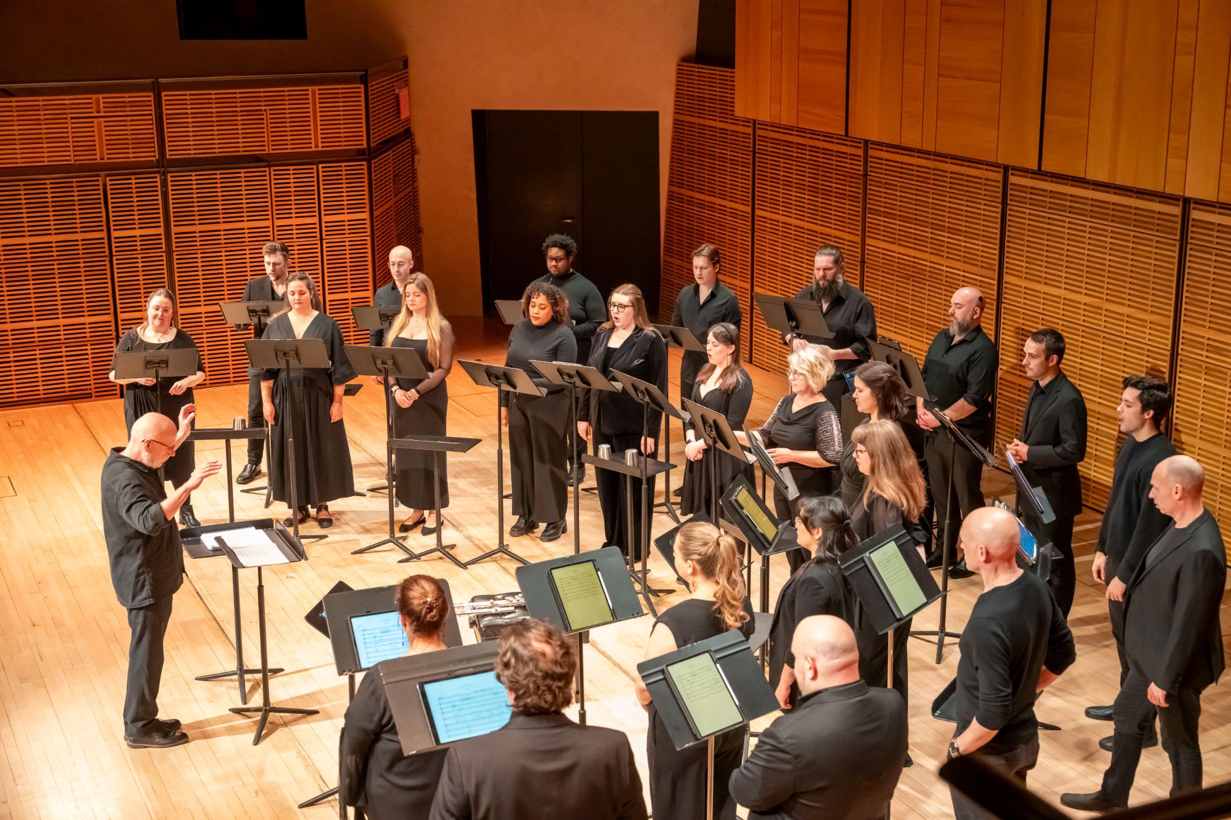 Donald Nally conducts The Crossing &copy; Richard Termine