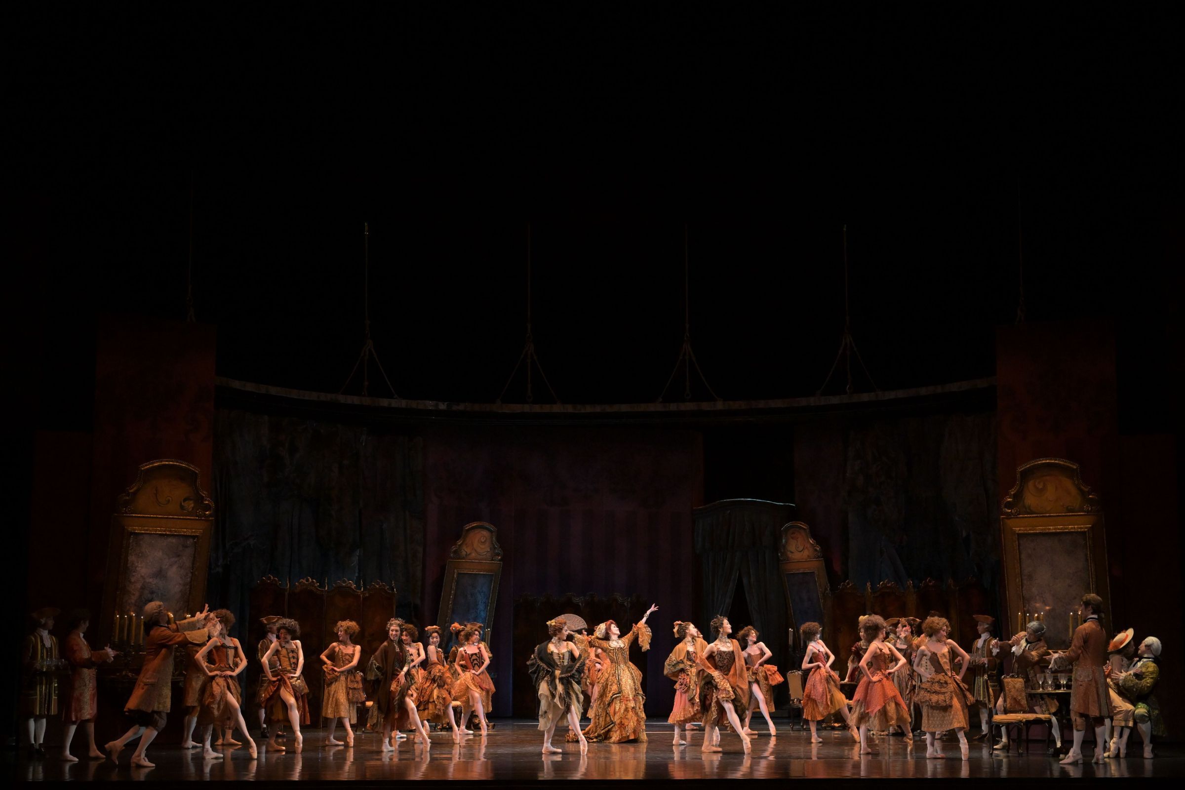 National Ballet of Japan in Kenneth MacMillan's <i>Manon</i> © Takashi Shikama