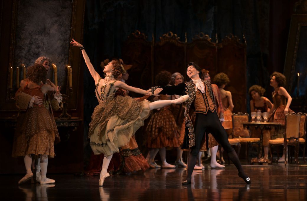 Yuri Kimura as Lescaut's Mistress and Kosuke Okumura as Lescaut in <i>Manon</i> © Takashi Shikama