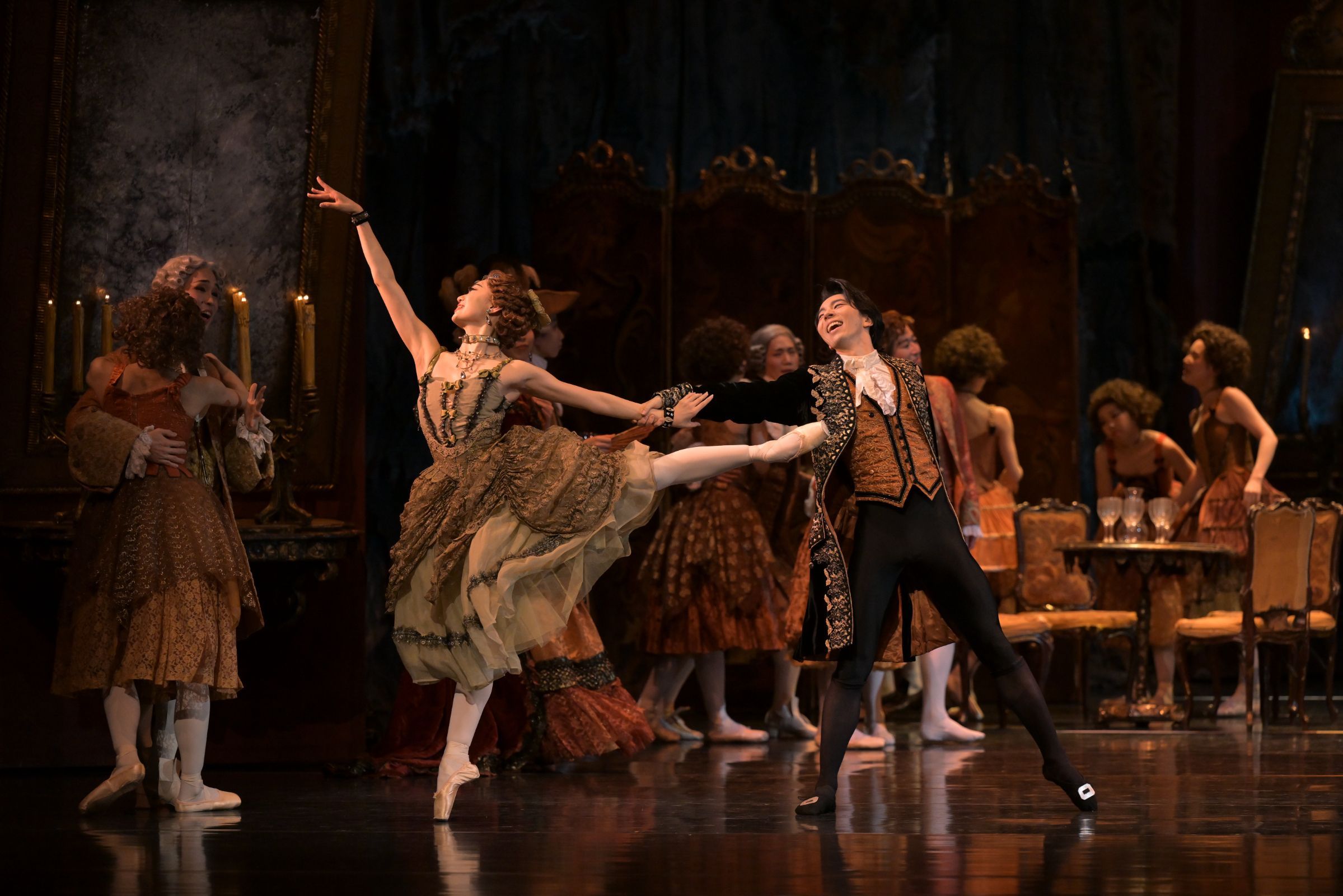 Yuri Kimura as Lescaut's Mistress and Kosuke Okumura as Lescaut in <i>Manon</i> © Takashi Shikama