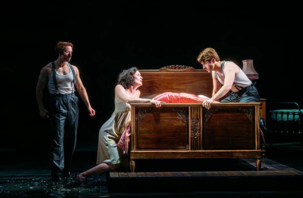 Elgan Llŷr Thomas (Peter Quint) and Isabelle Peters (Governess) &copy; RBO | Mihaela Bodlovic