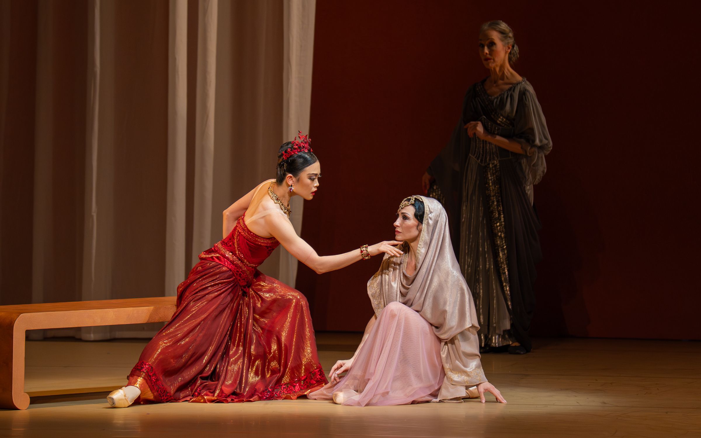 Anna Tsygankova and Riho Sakamoto in Dutch National Ballet's <i>La Bayadère</i> © Altin Kaftira