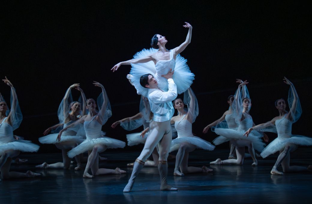 Anna Tsygankova and Giorgi Potskhishvili with Dutch National Ballet in <i>La Bayadère</i> © Altin Kaftira