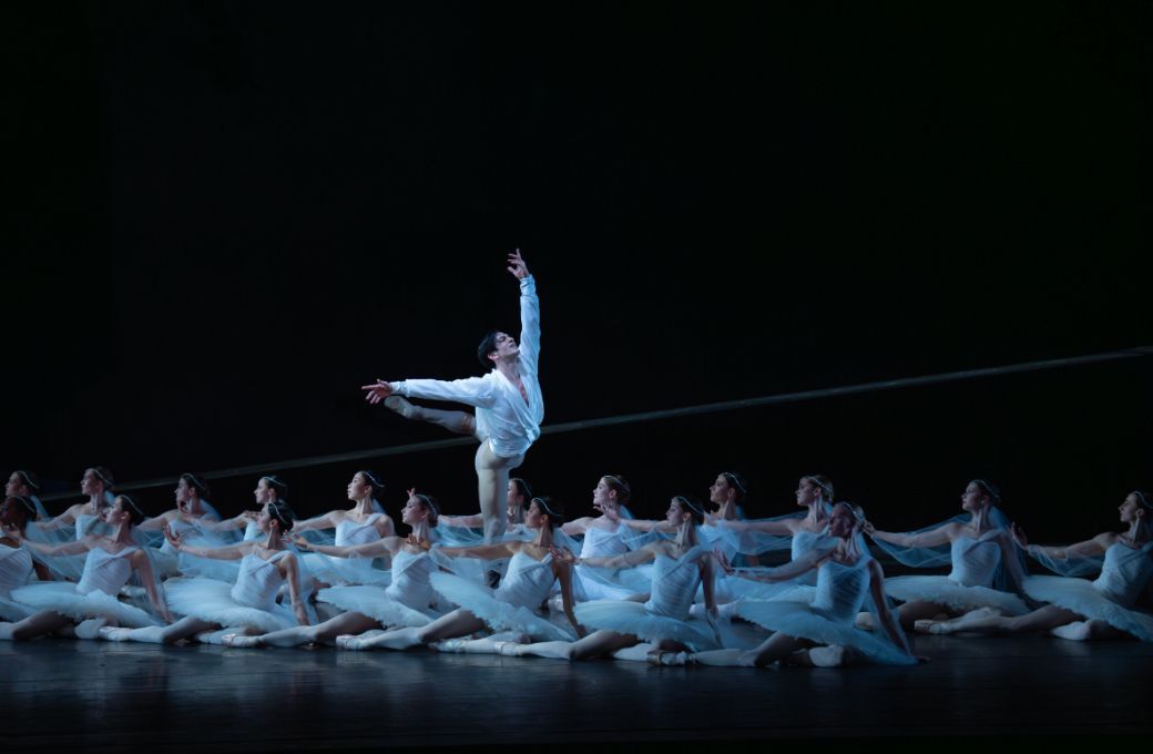 Giorgi Potskhishvili and Dutch National Ballet in <i>La Bayadère</i> © Altin Kaftira