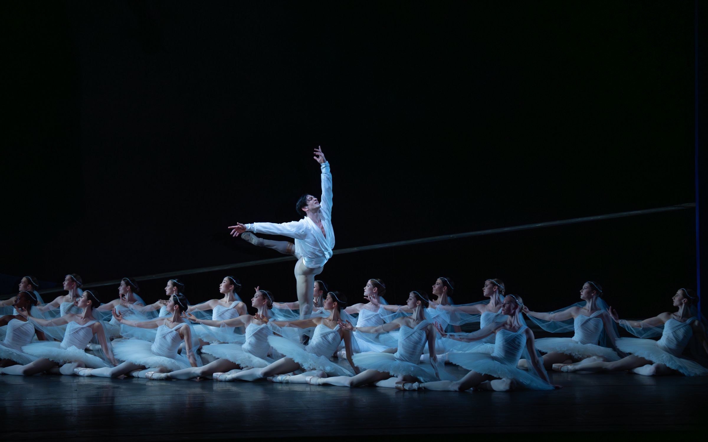 Giorgi Potskhishvili and Dutch National Ballet in <i>La Bayadère</i> © Altin Kaftira