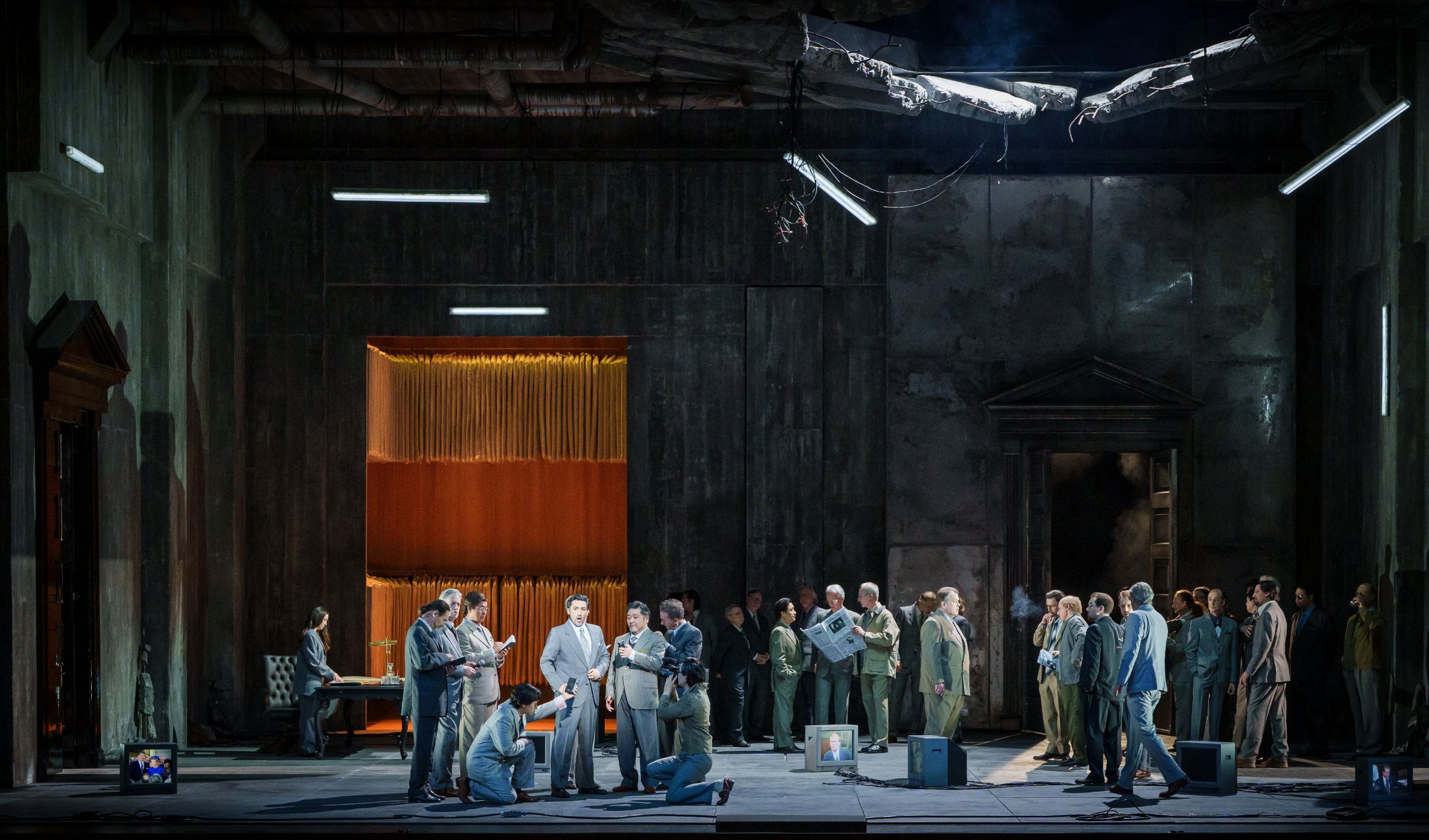 <i>Un ballo in maschera</i>, Act 1 &copy; Stephan Rabold