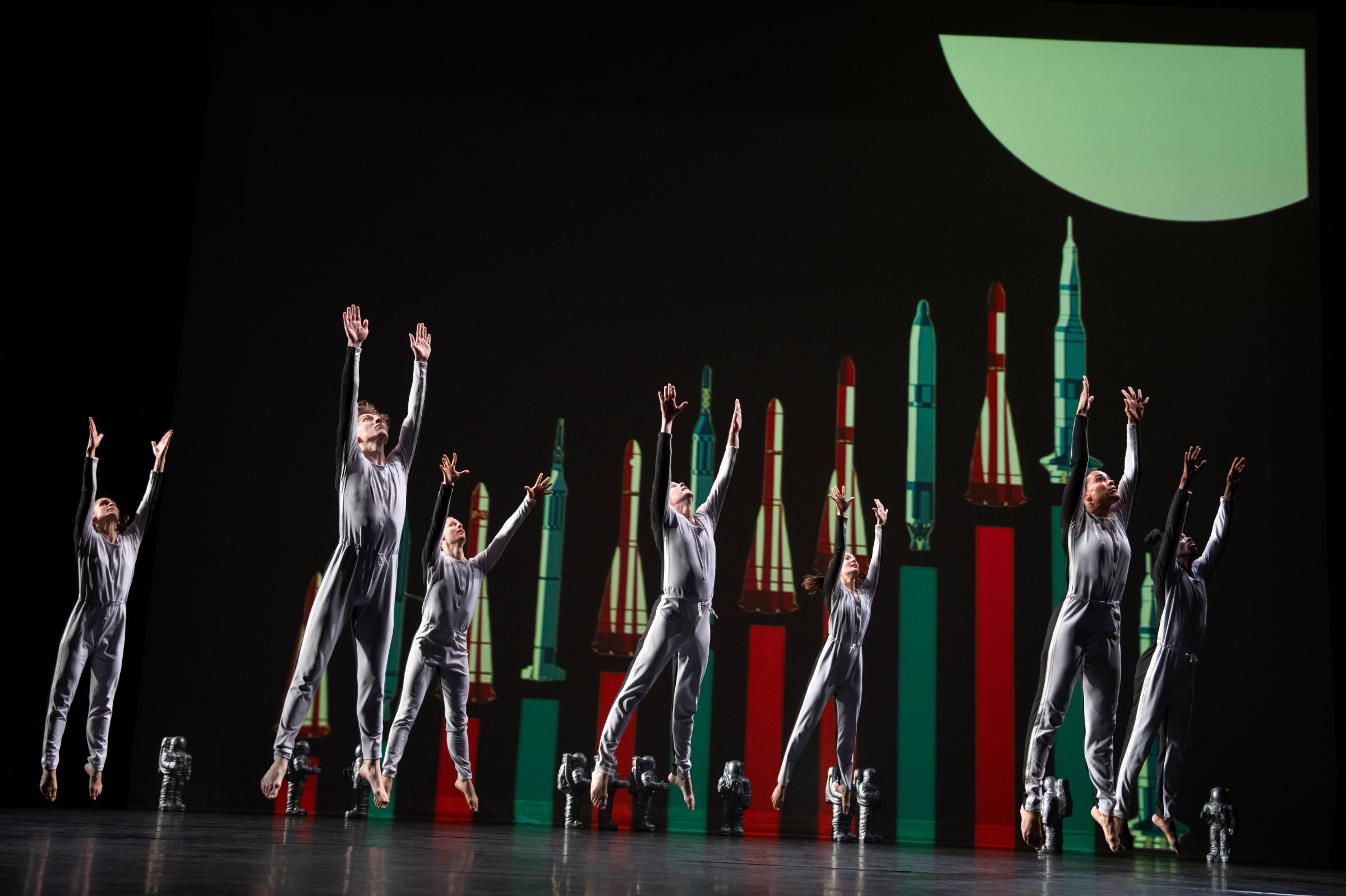 Mark Morris Dance Group in <i>Moon</i> &copy; Julieta Cervantes