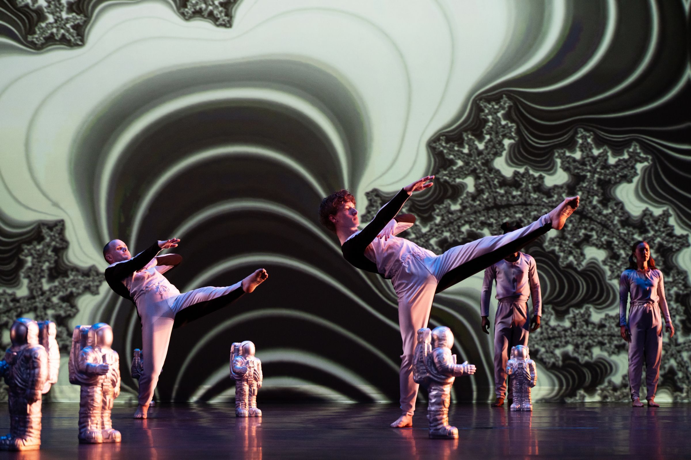 Mark Morris Dance Group in <i>Moon</i> &copy; Julieta Cervantes