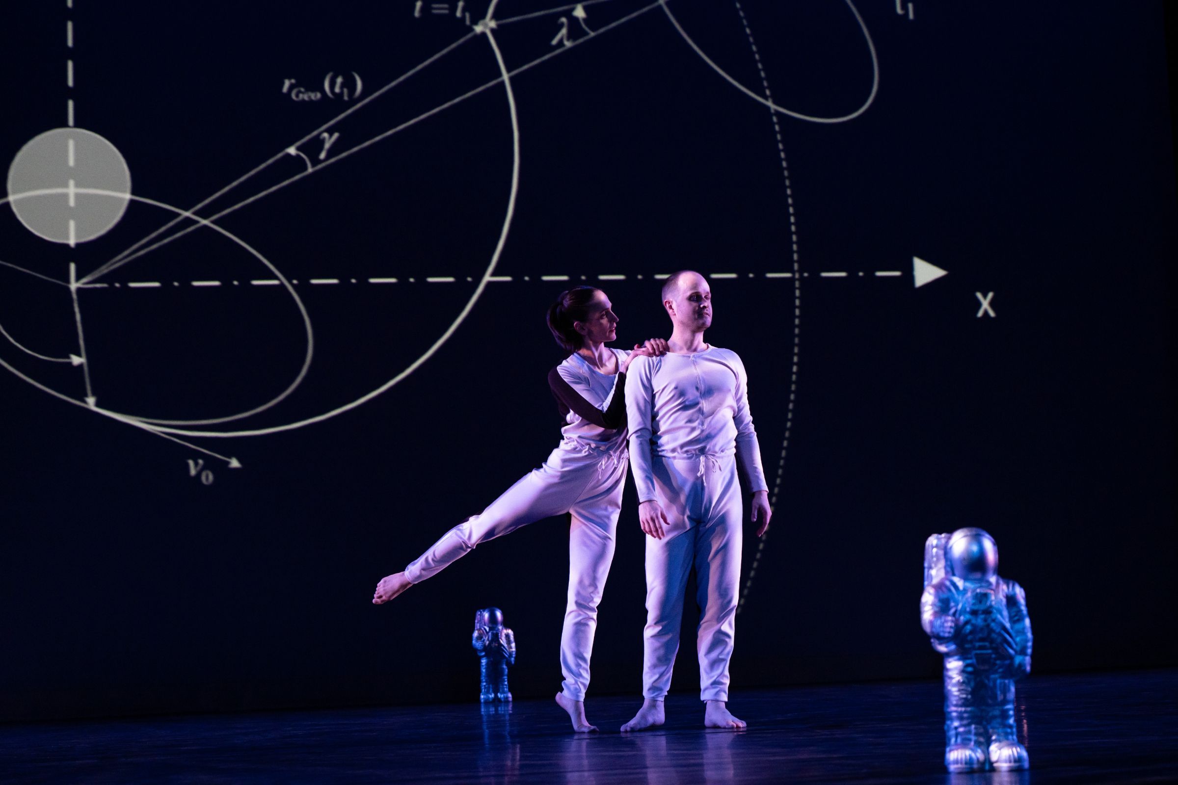 Courtney Lopes and Dallas McMurray in Mark Morris’ <i>Moon</i> &copy; Julieta Cervantes
