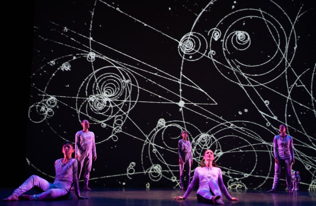 Mark Morris Dance Group in <i>Moon</i> &copy; Julieta Cervantes