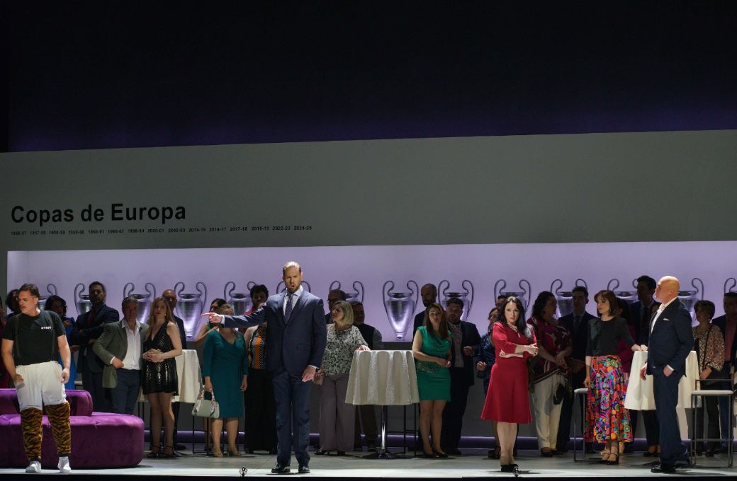 Alejandro del Cerro, David Lagares, Ruth Iniesta y el Coro del Teatro de la Zarzuela © Elena del Real | Teatro de la Zarzuela