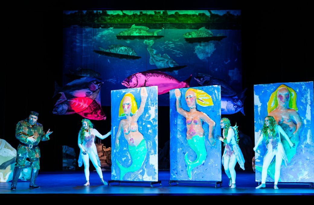 Boaz Daniel (Alberich) mit Julia Rutigliano, Monika Reinhard und Hannah Gries (Rheint&ouml;chter) &copy; Christina Iberl
