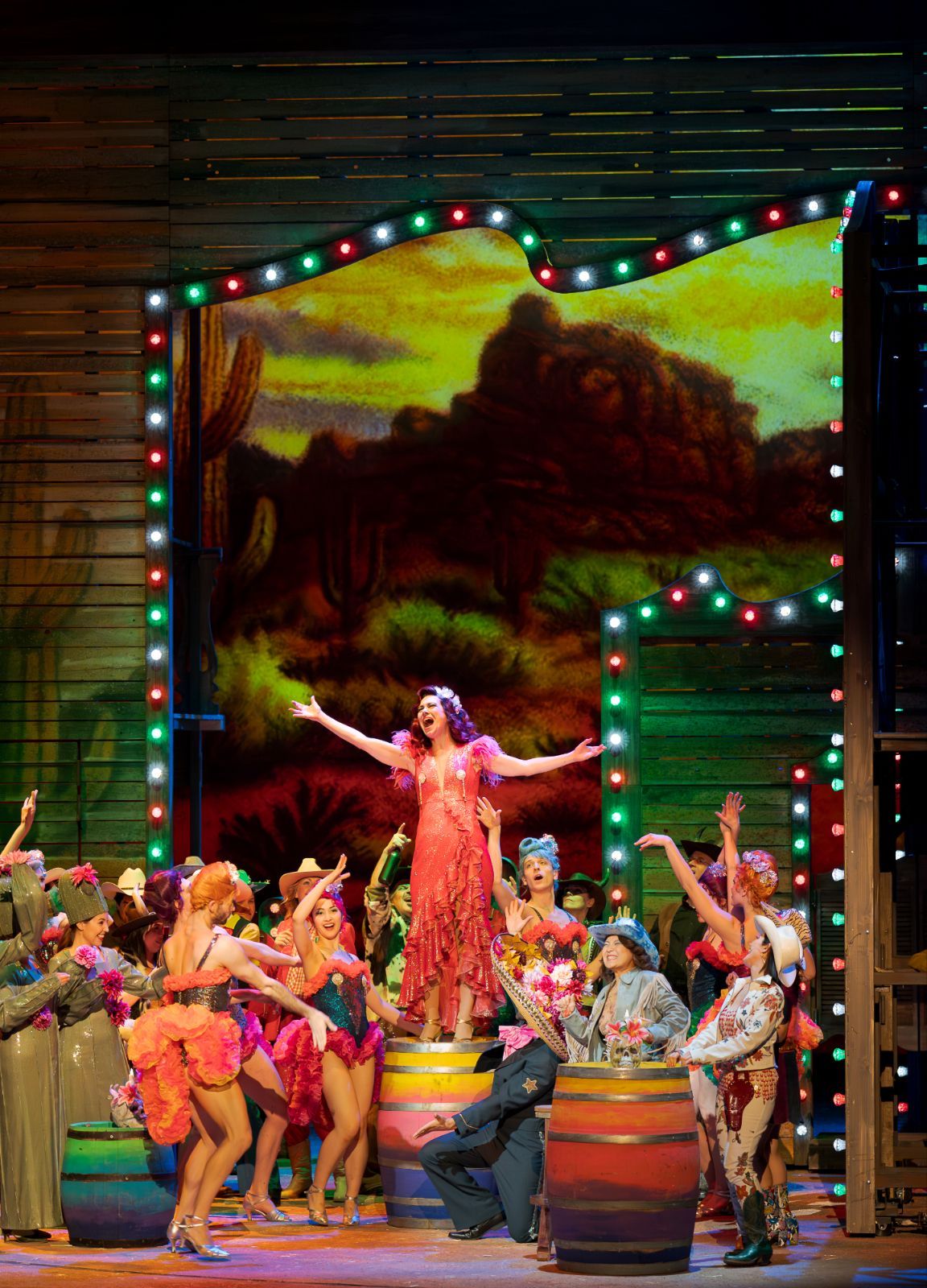 Anna Brull (Bonita) mit Chor der Oper Graz und Ballett Graz &copy; Werner Kmetitsch | Oper Graz