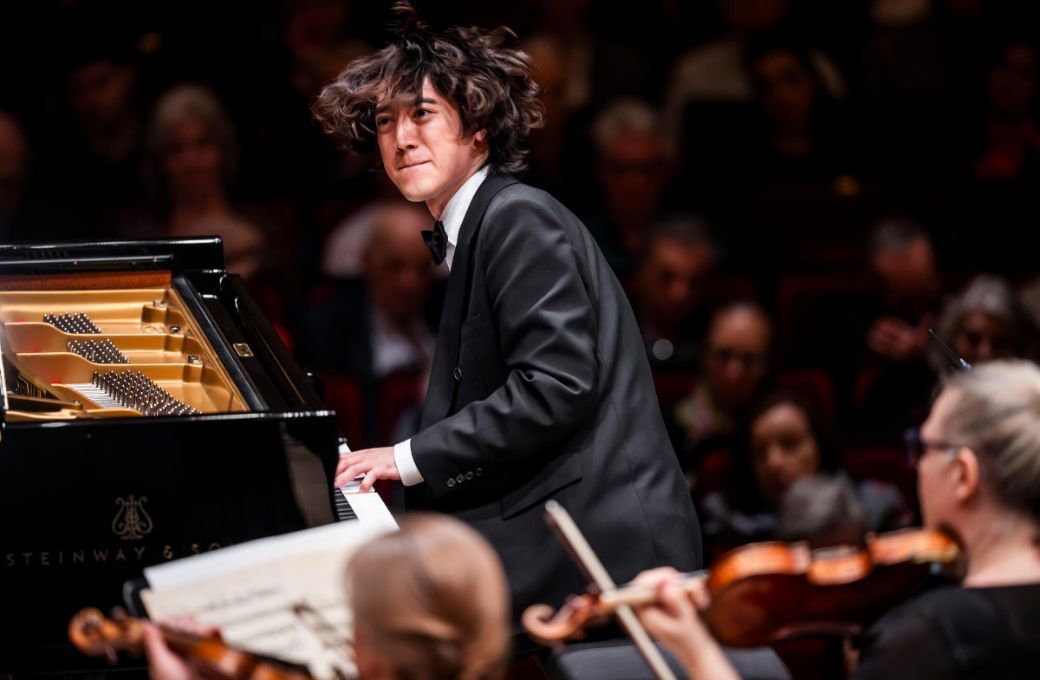 Hayato Sumino and the Philadelphia Orchestra © Chris Lee