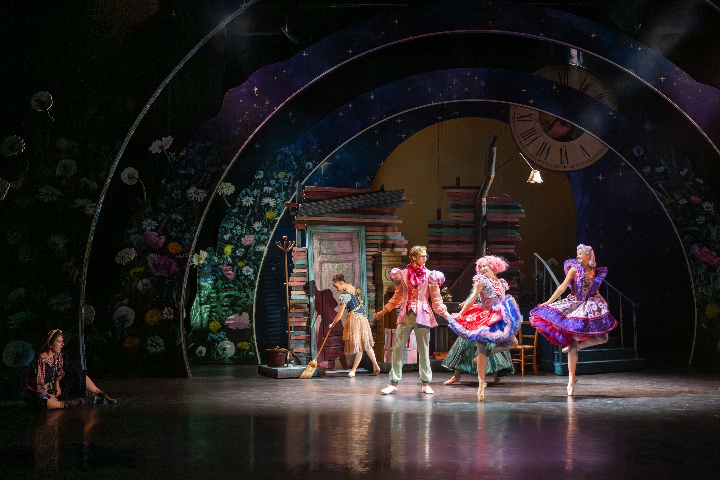 English National Ballet School dancers in <i>My First Ballet: Cinderella</i> &copy; Photography by ASH