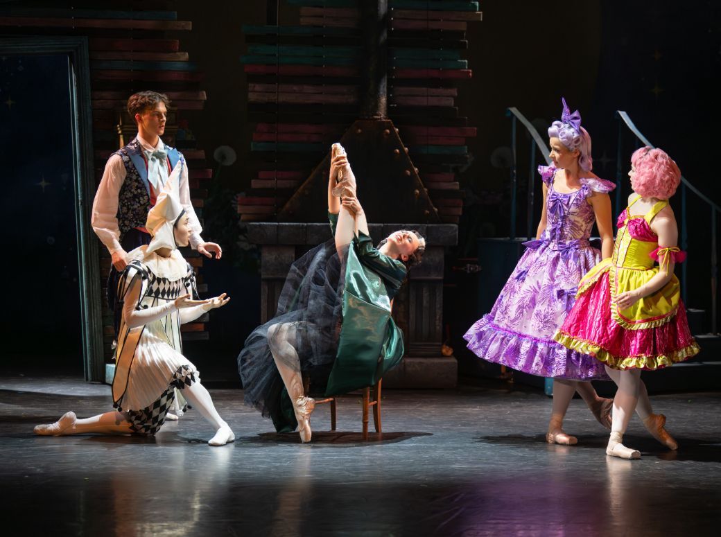 English National Ballet School dancers in <i>My First Ballet: Cinderella</i> &copy; Photography by ASH