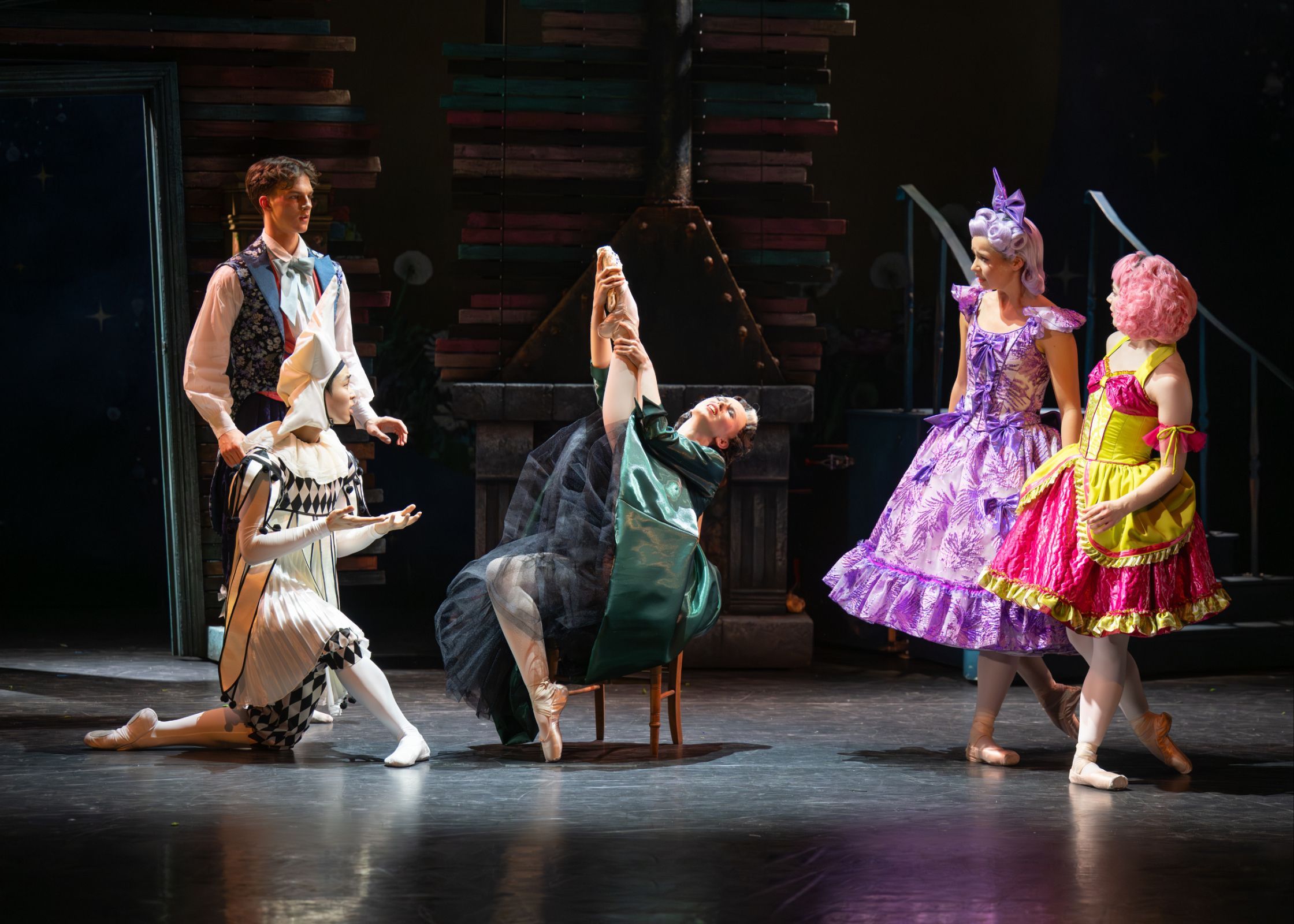 English National Ballet School dancers in <i>My First Ballet: Cinderella</i> &copy; Photography by ASH