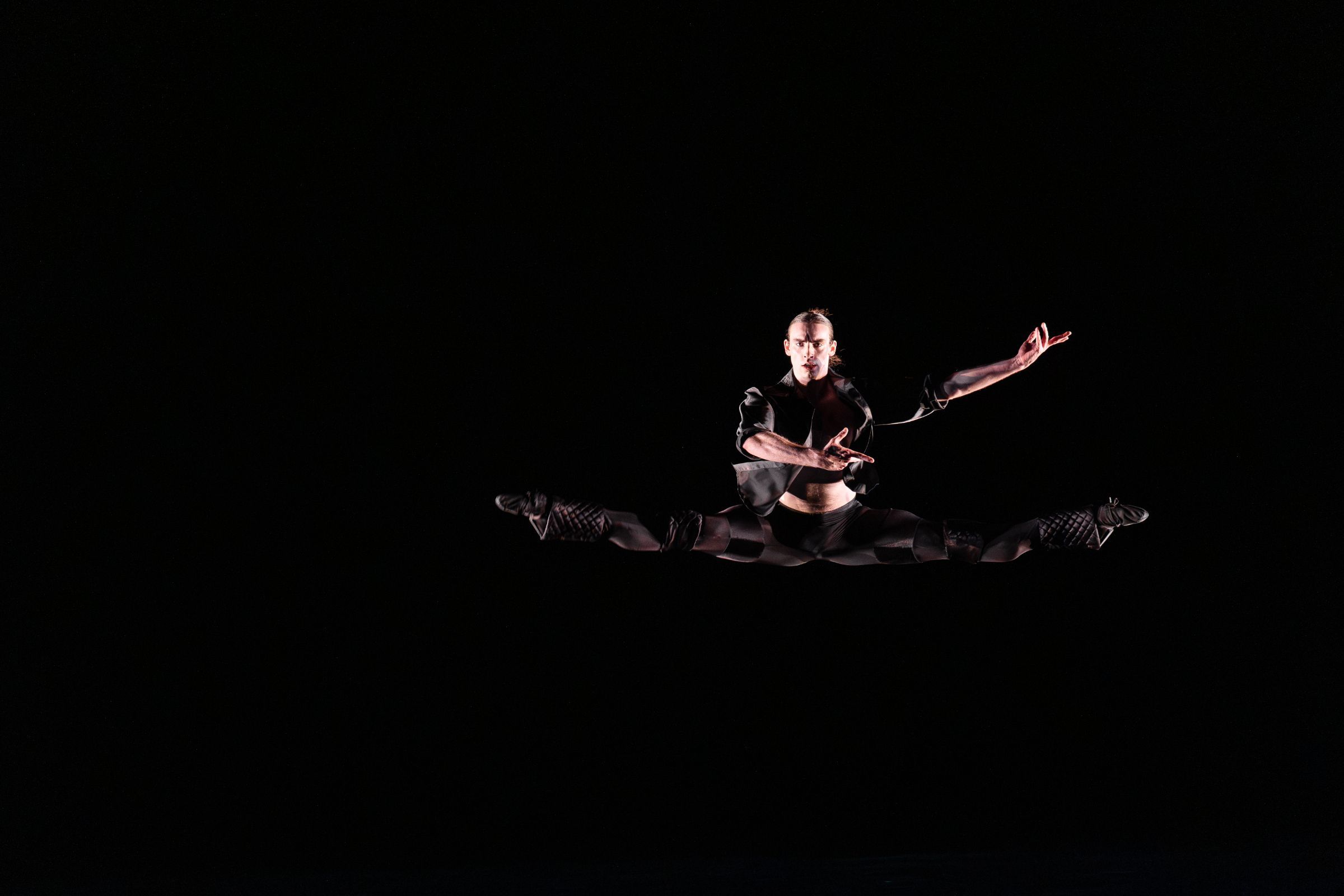 Aaron Choate from Hubbard Street Dance Chicago in Bob Fosse's <i>Percussion IV</i> © Michelle Reid