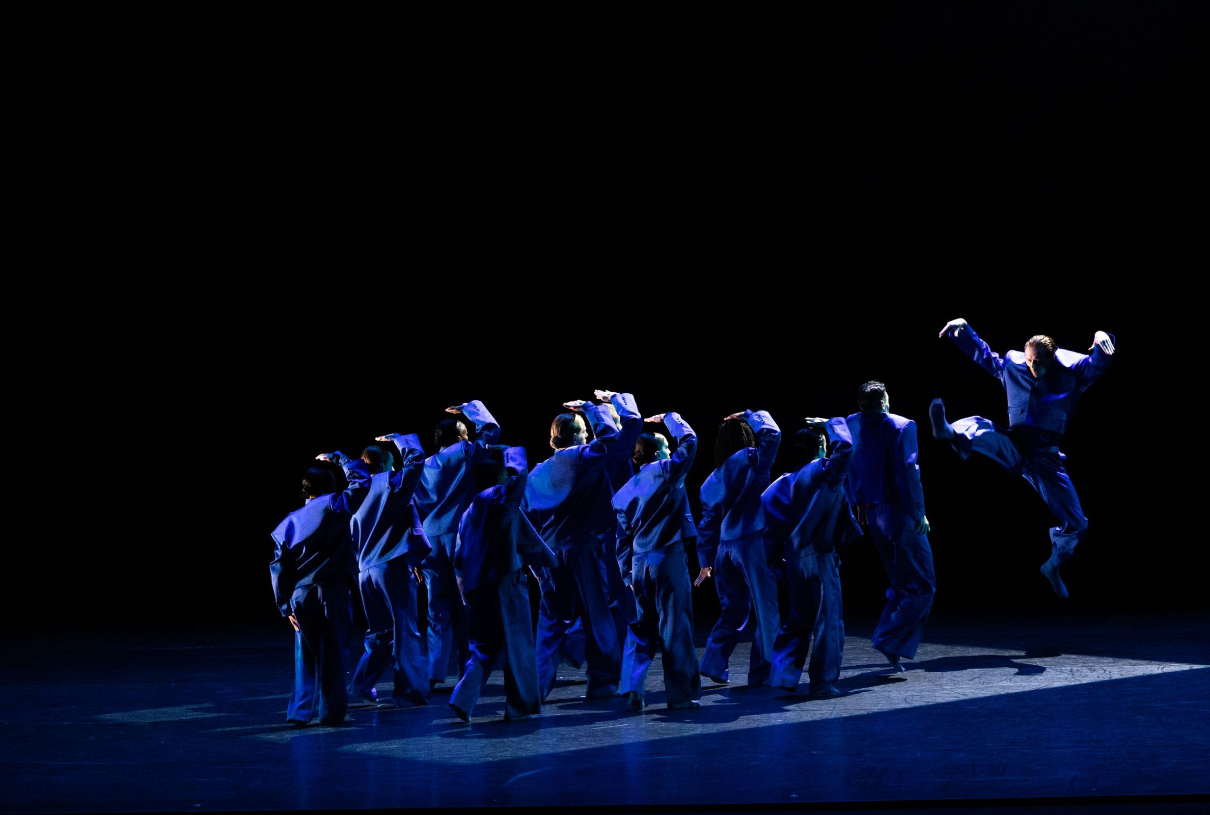 Hubbard Street Dance Chicago in Aszure Barton’s <i>Blue Soup</i> &copy; KT Miller Photography