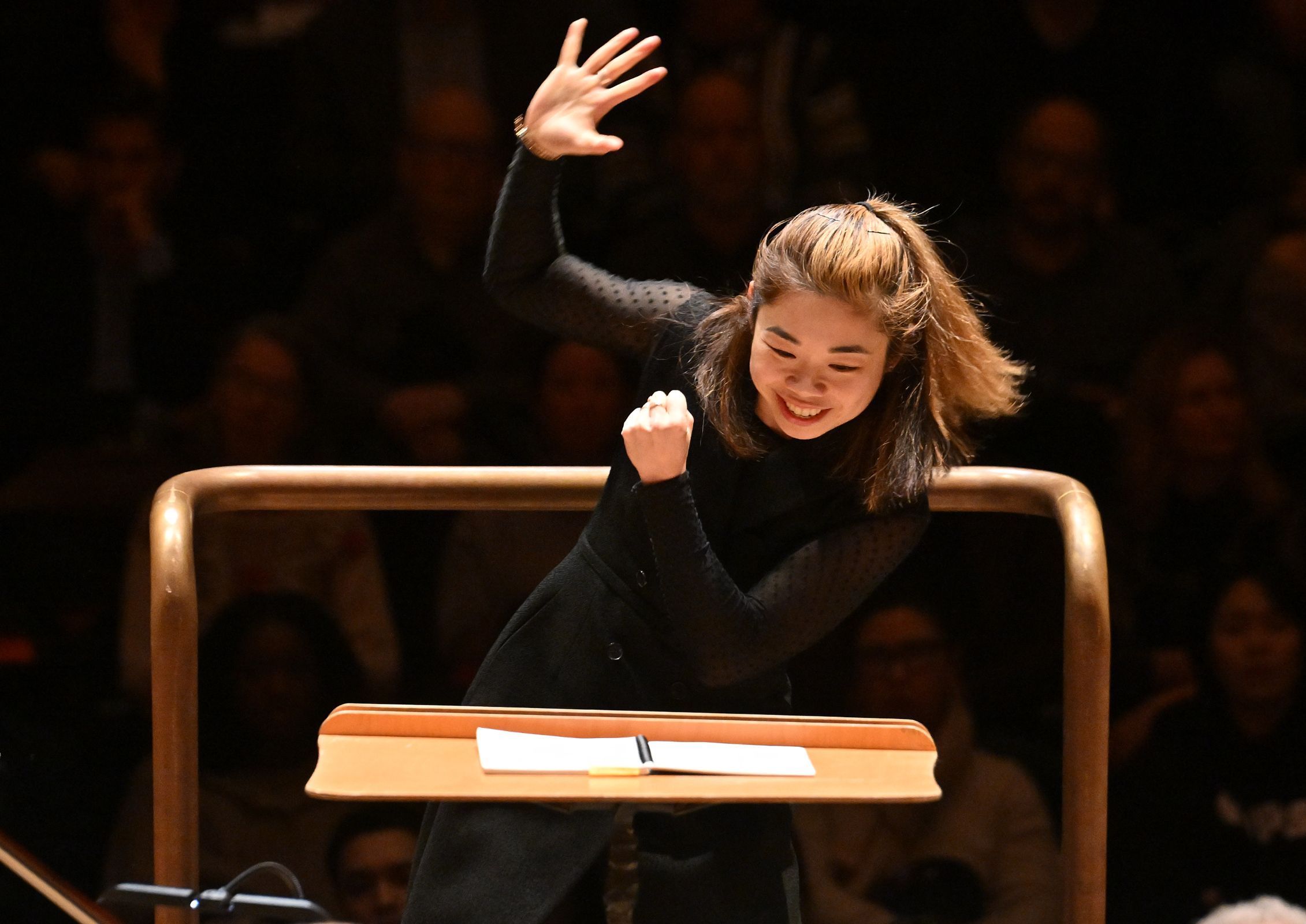 Elim Chan dirigiert das London Symphony Orchestra © LSO | Mark Allan