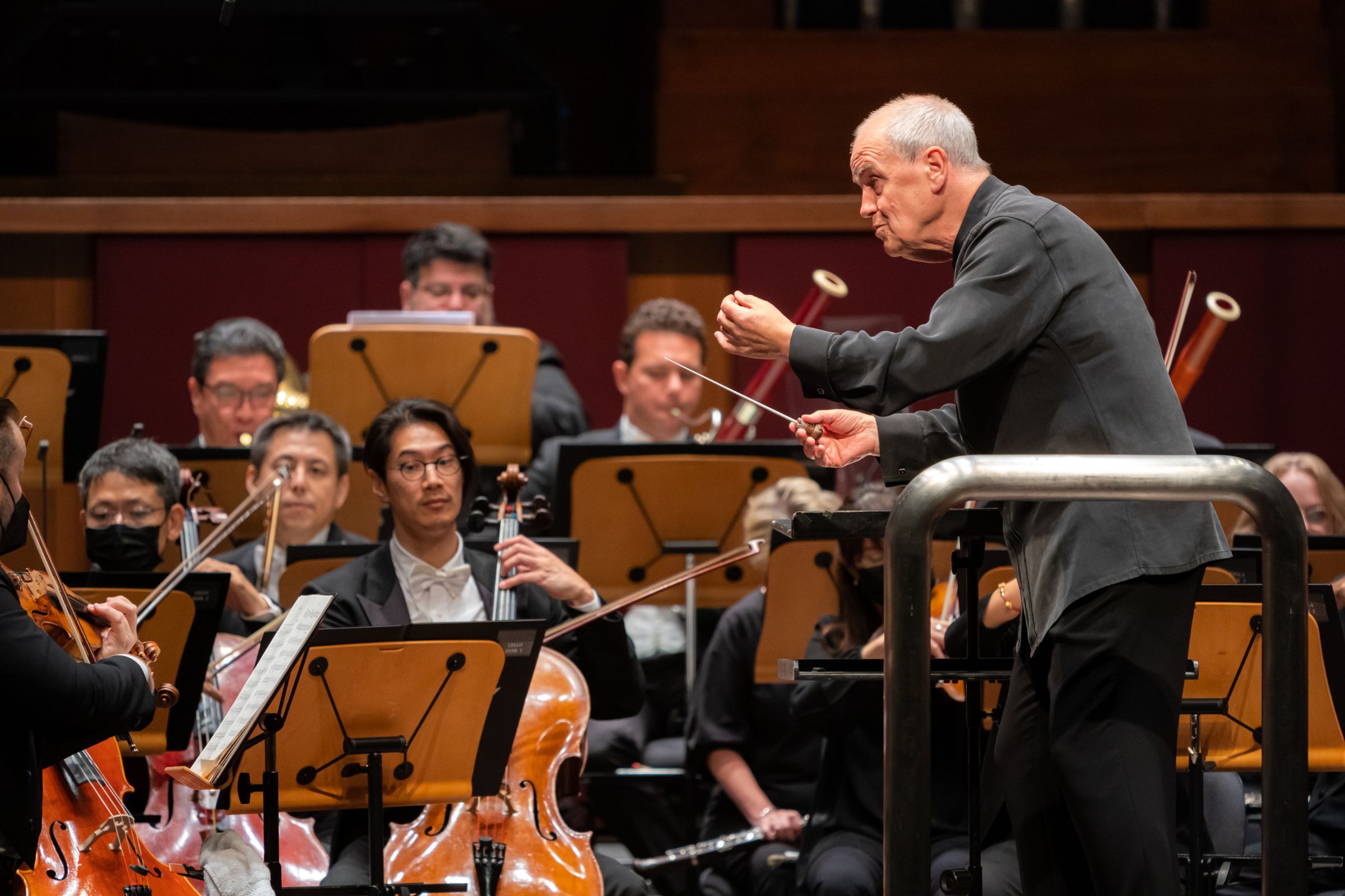 Hans Graf conducts the Singapore Symphony Orchestra &copy; Aloysius Lim | Singapore Symphony Orchestra