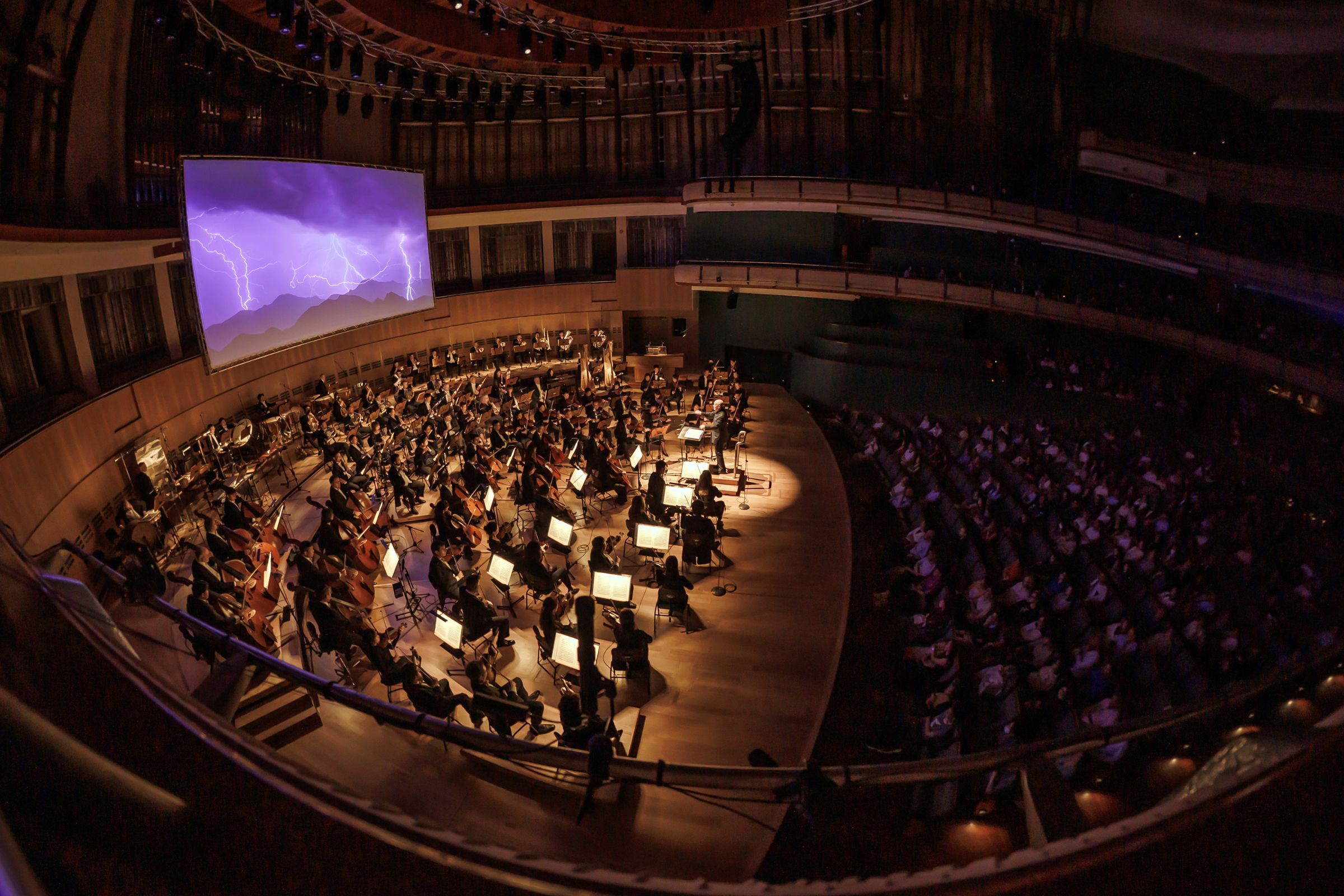 Hans Graf conducts the Singapore Symphony Orchestra &copy; Chris P Lim | Singapore Symphony Orchestra