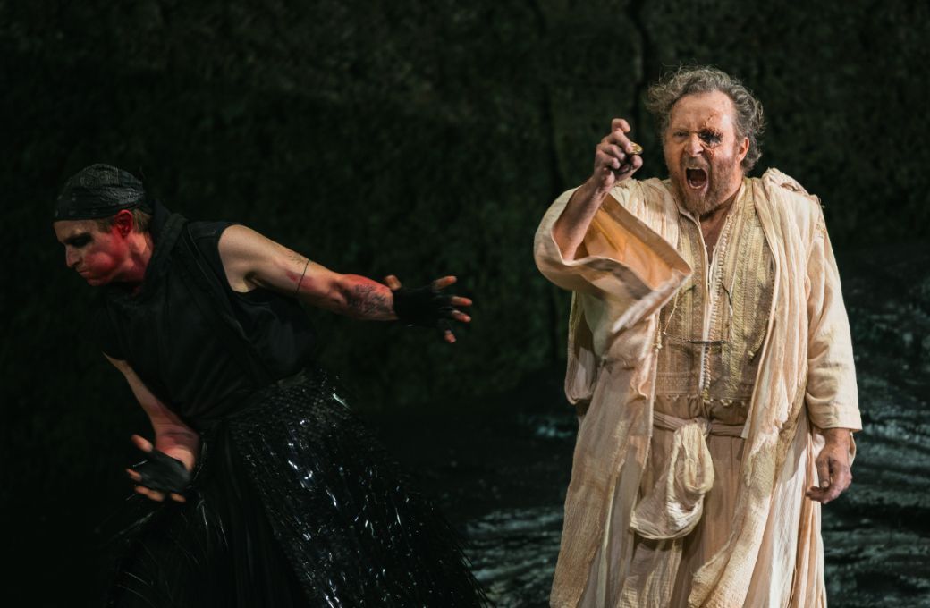 Brenton Ryan (Loge) und Christian Gerhaher (Wotan) © Frol Podlesnyi