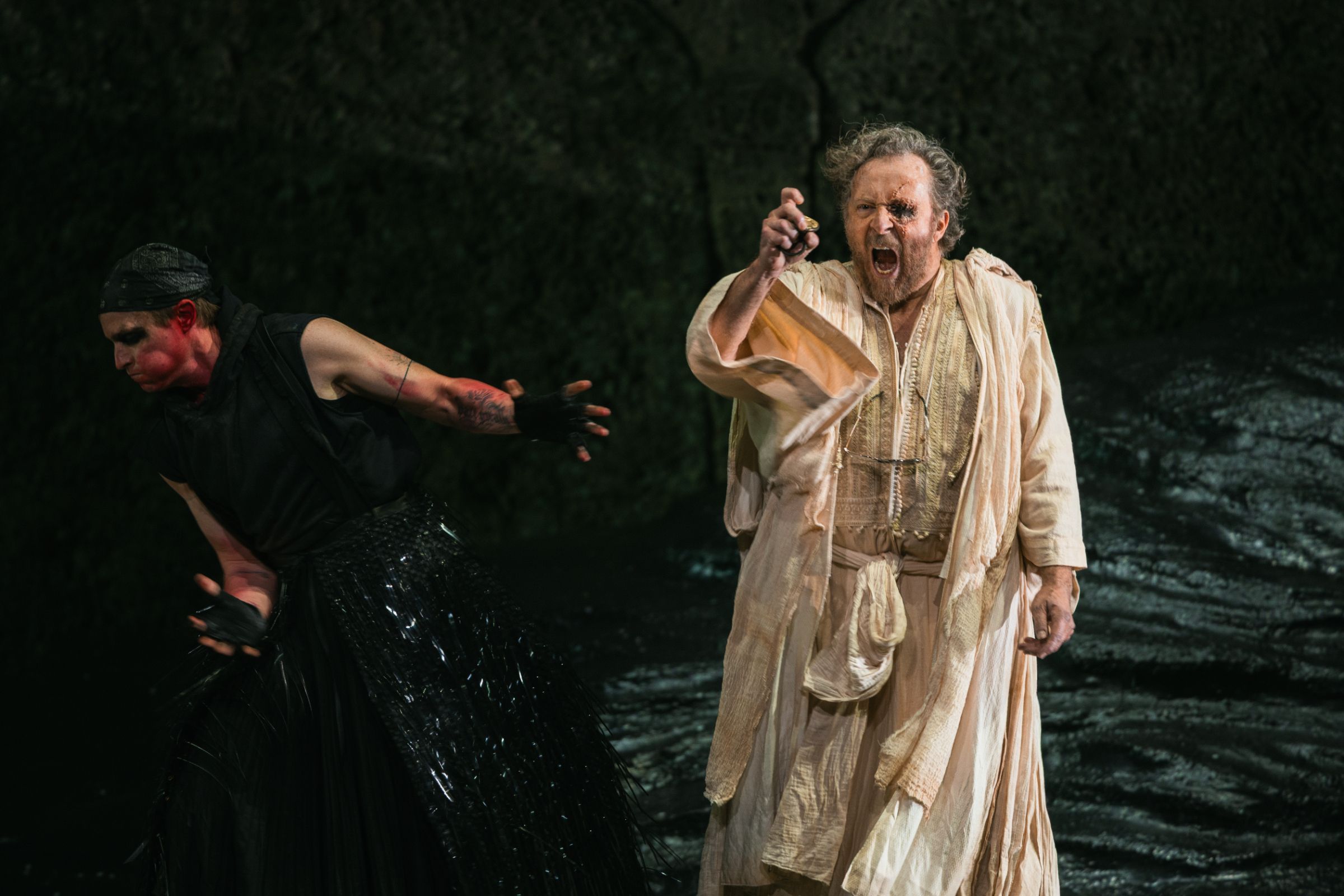 Brenton Ryan (Loge) und Christian Gerhaher (Wotan) © Frol Podlesnyi