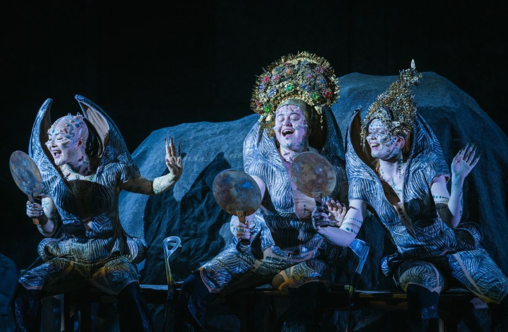 Yajie Zhang (Wellgunde), Jess Dandy (Floßhilde) und Louise Foor (Woglinde) © Frol Podlesnyi