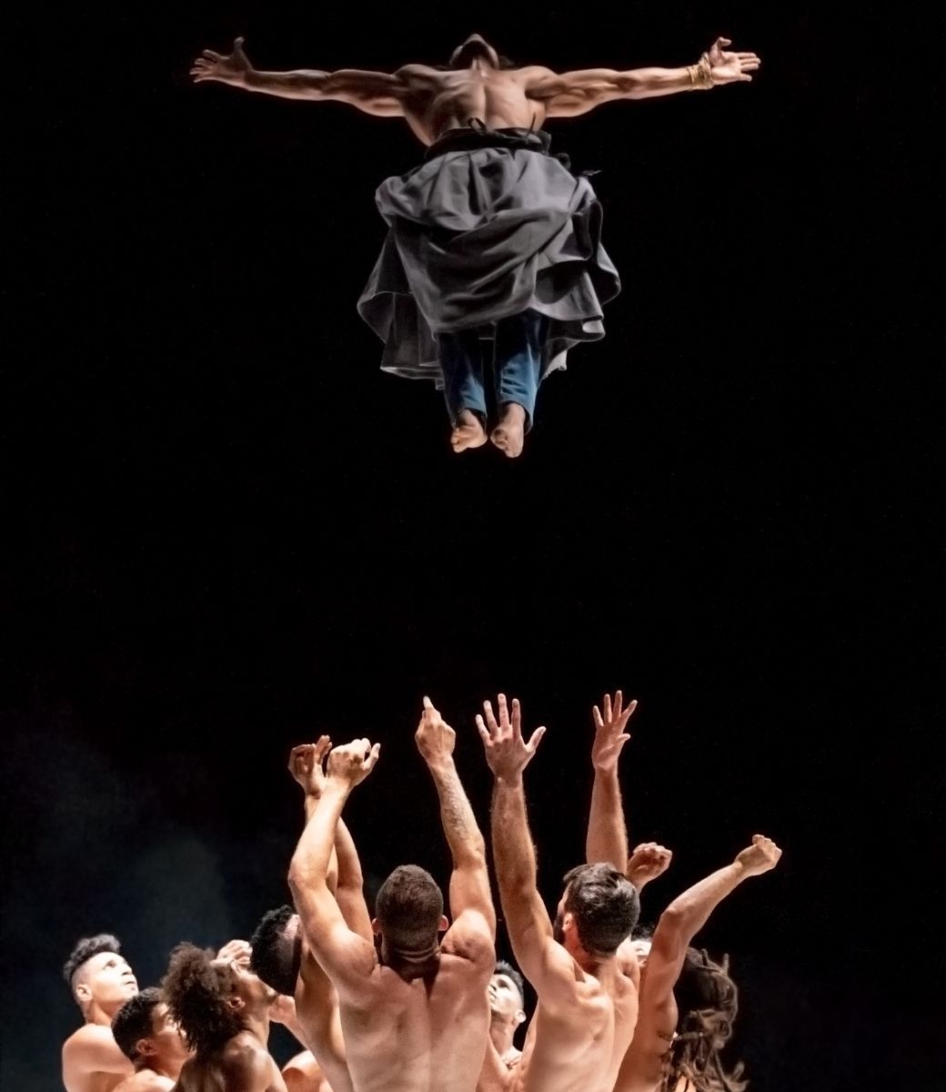 La compagnie Hervé Koubi in <i>Les nuits barbares</i> © Didier Philispart