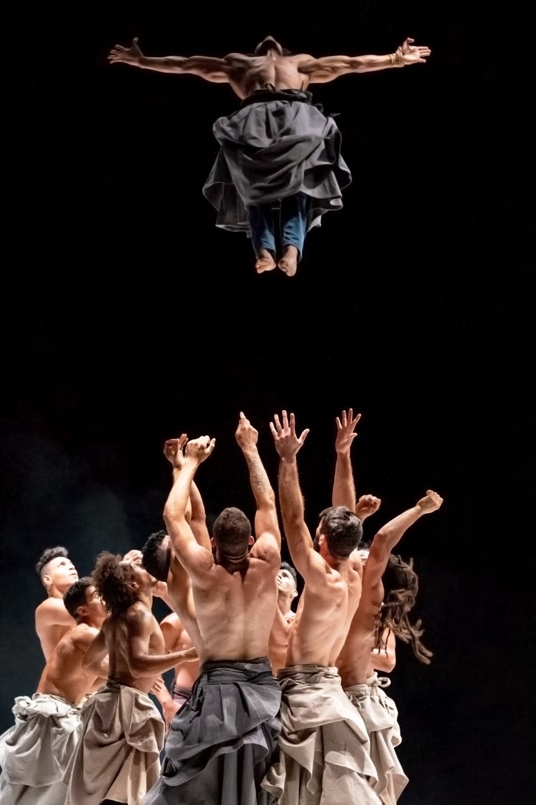 La compagnie Hervé Koubi in <i>Les nuits barbares</i> © Didier Philispart
