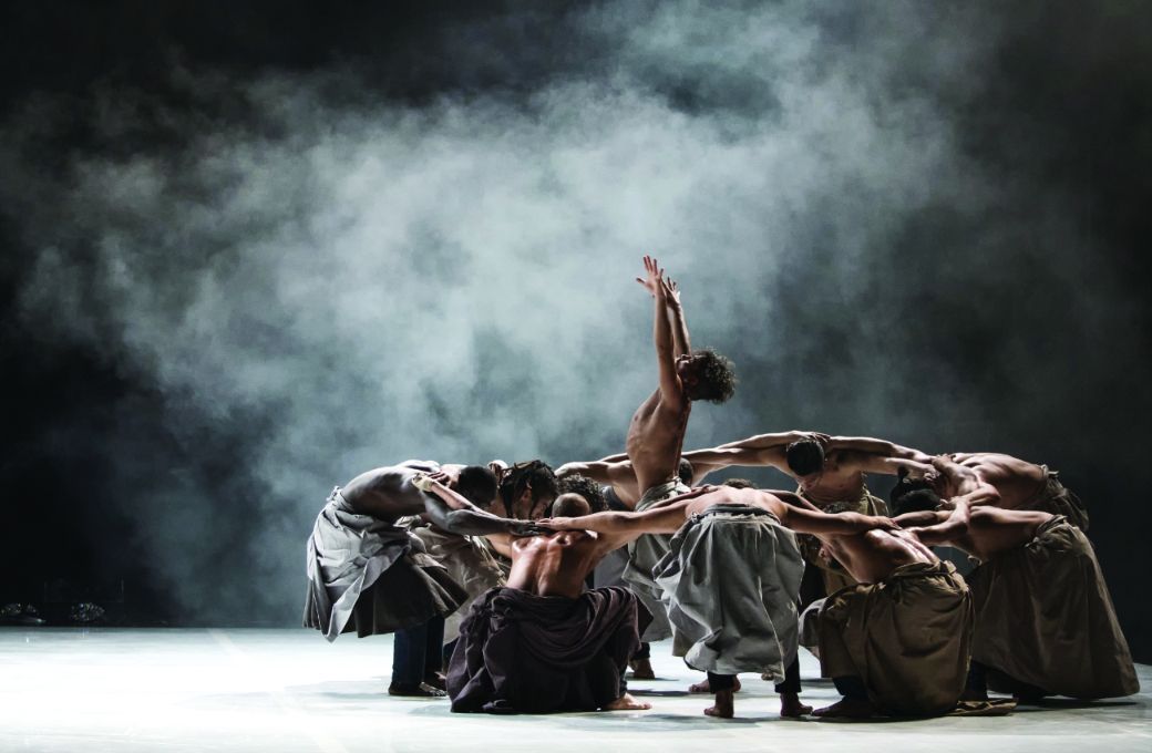 La compagnie Hervé Koubi in <i>Les nuits barbares</i> © Pierangela Flisi