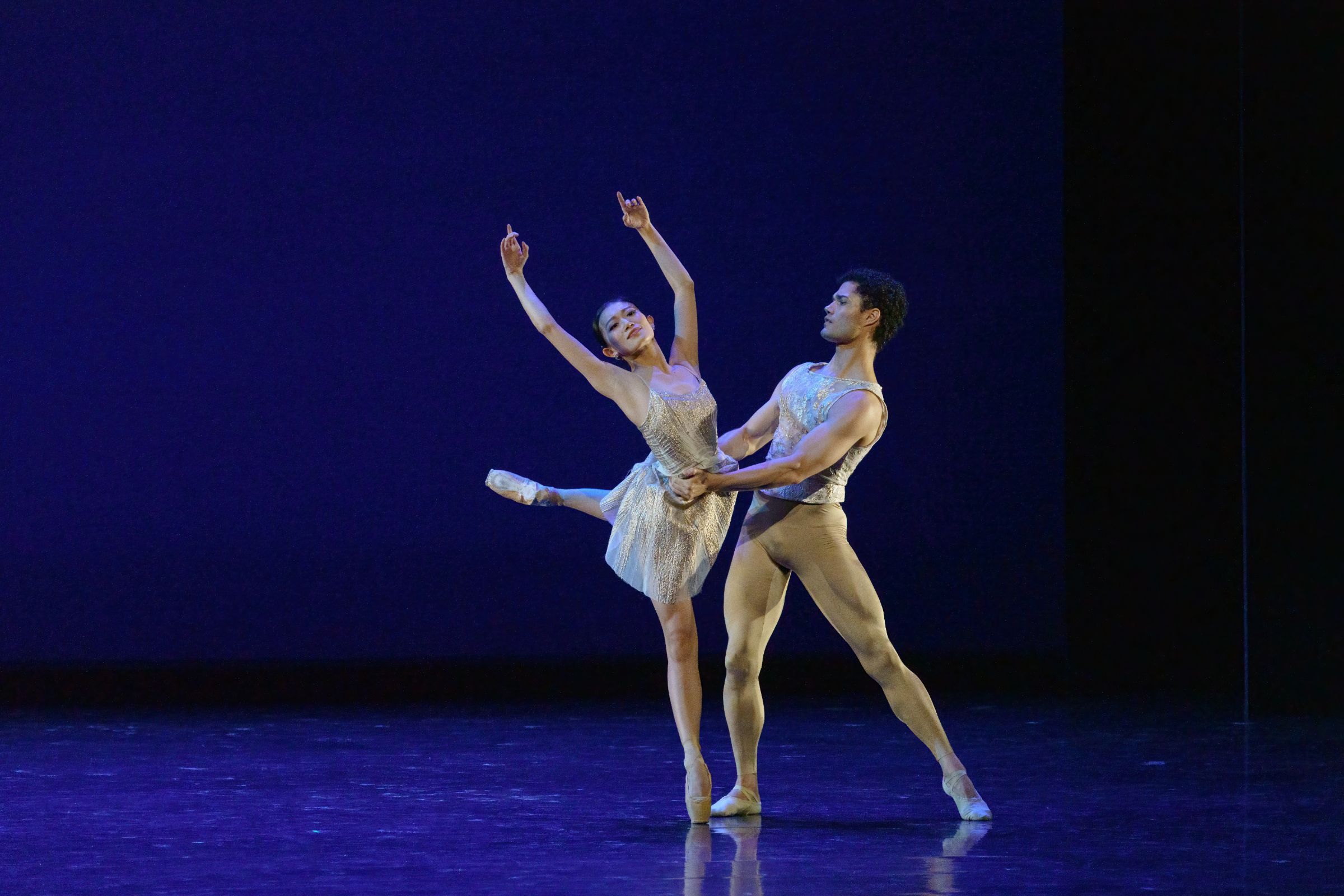 Airi Igarashi and Sayron Pereira in Christopher Wheeldon's <i>Within the Golden Hour</i> &copy; Kim Kenney