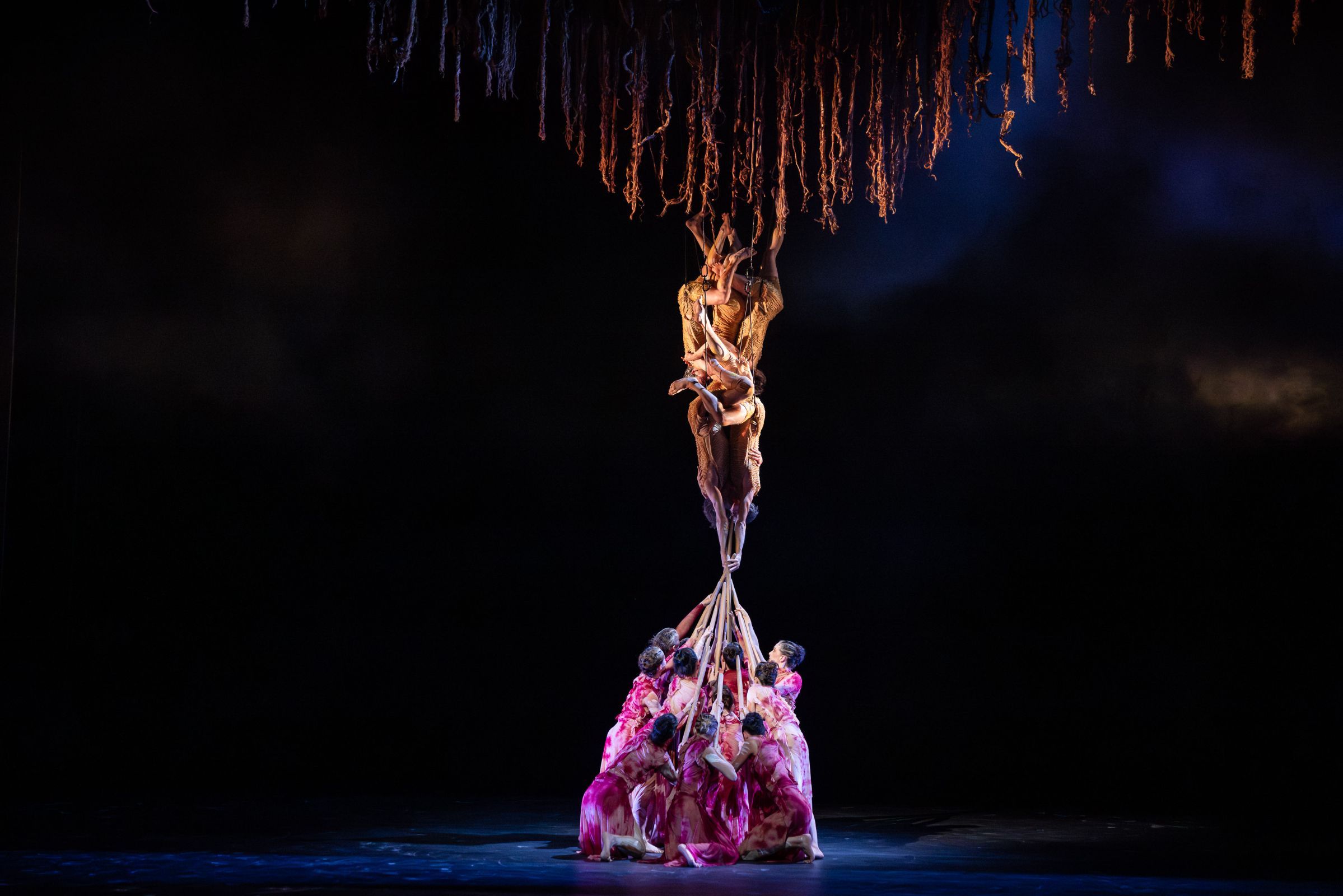 The Australian Ballet and Bangarra Dance Theatre in Frances Rings’ <i>Flora</i> © Daniel Boud