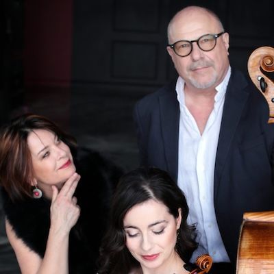 &copy; Smetana Trio