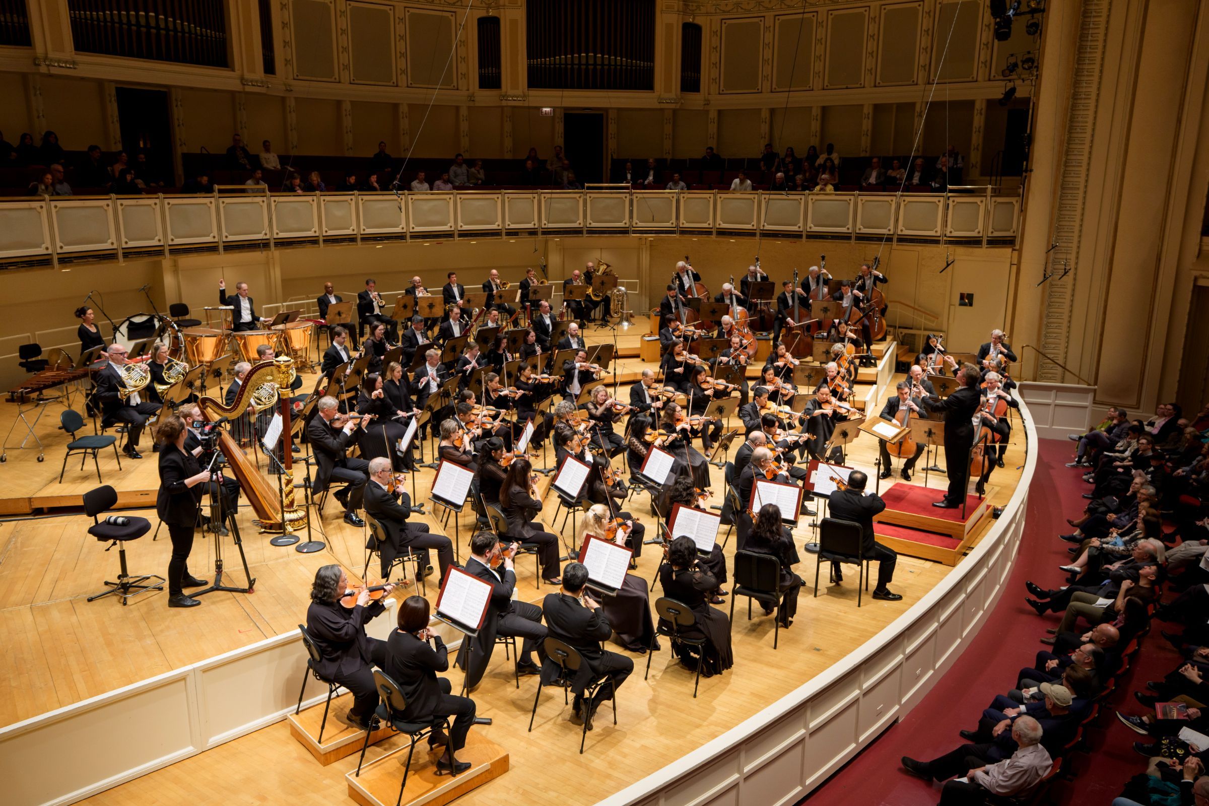 Jakub Hrůša and the Chicago Symphony Orchestra &copy; Todd Rosenberg Photography