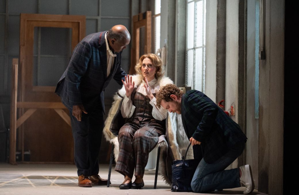 Ronald Samm (Canio), Paula Sides (Nedda), Harry Grigg (Beppe) © Richard Hubert Smith
