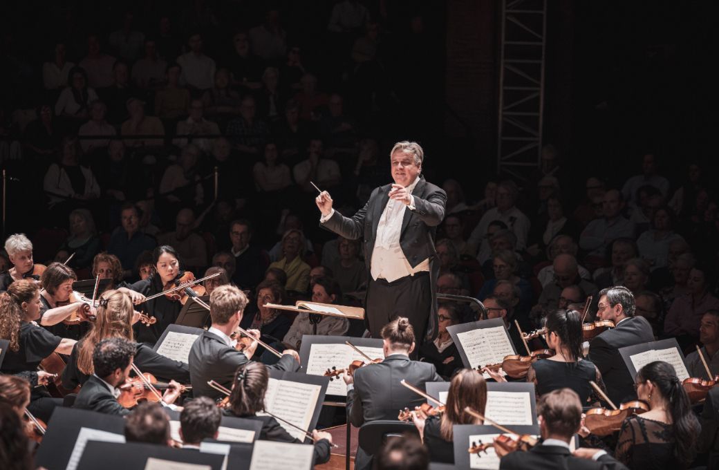 Frank Beermann dirige l'ONCT dans Schumann © Romain Alcaraz