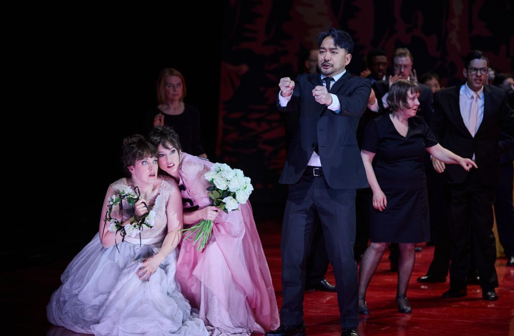 Julia Gr&uuml;ter (Agathe), Veronika Loy (&Auml;nnchen) und Wonyong Kang (Kuno) &copy; Ludwig Olah