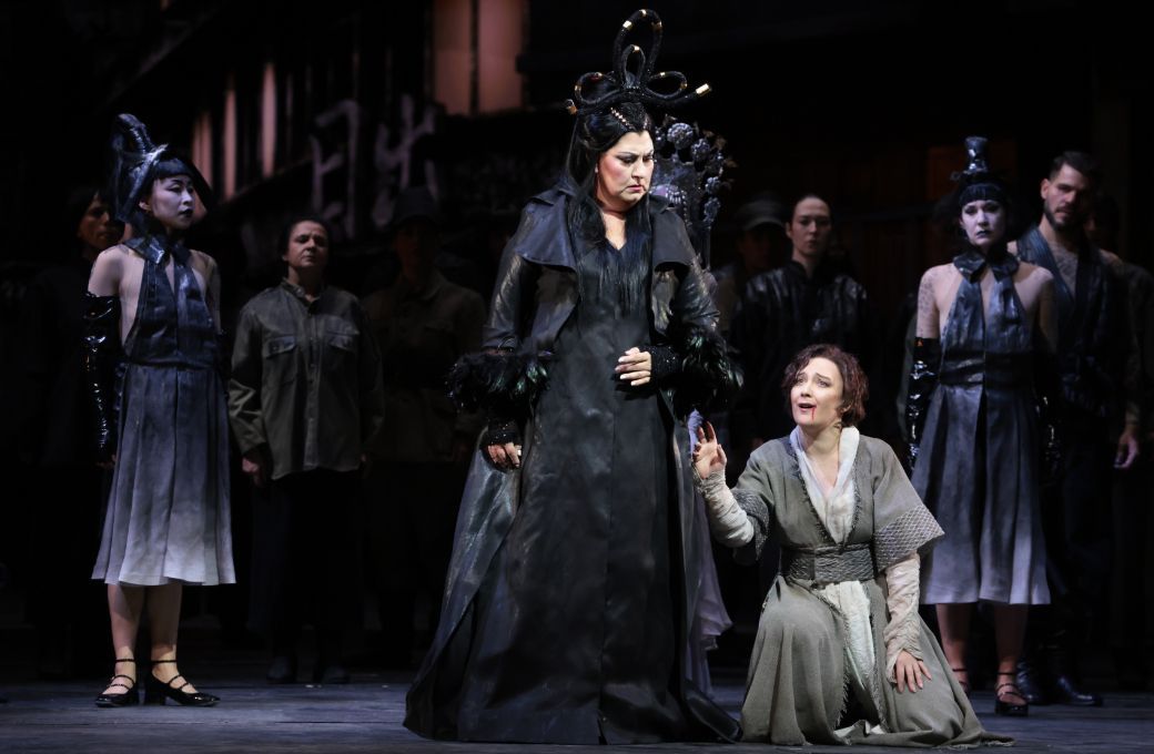 Anna Pirozzi (Turandot) and Mariangela Sicilia (Li&ugrave;) &copy; Teatro alla Scala | Brescia e Amisano
