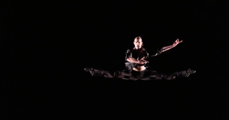 Aaron Choate from Hubbard Street Dance Chicago in Bob Fosse's <i>Percussion IV</i> © Michelle Reid