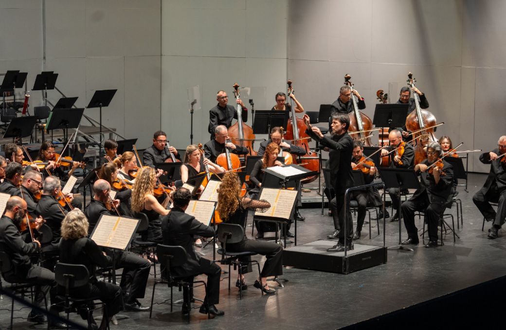 Roberto Forés al frente del la OEX y de la Orchestre de Chambre de Toulouse © Orquesta de Extremadura