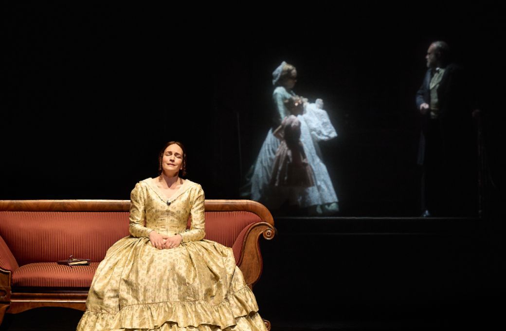 Kate Lindsey in <i>Freuenliebe und -leben</i> &copy; Matthias Baus