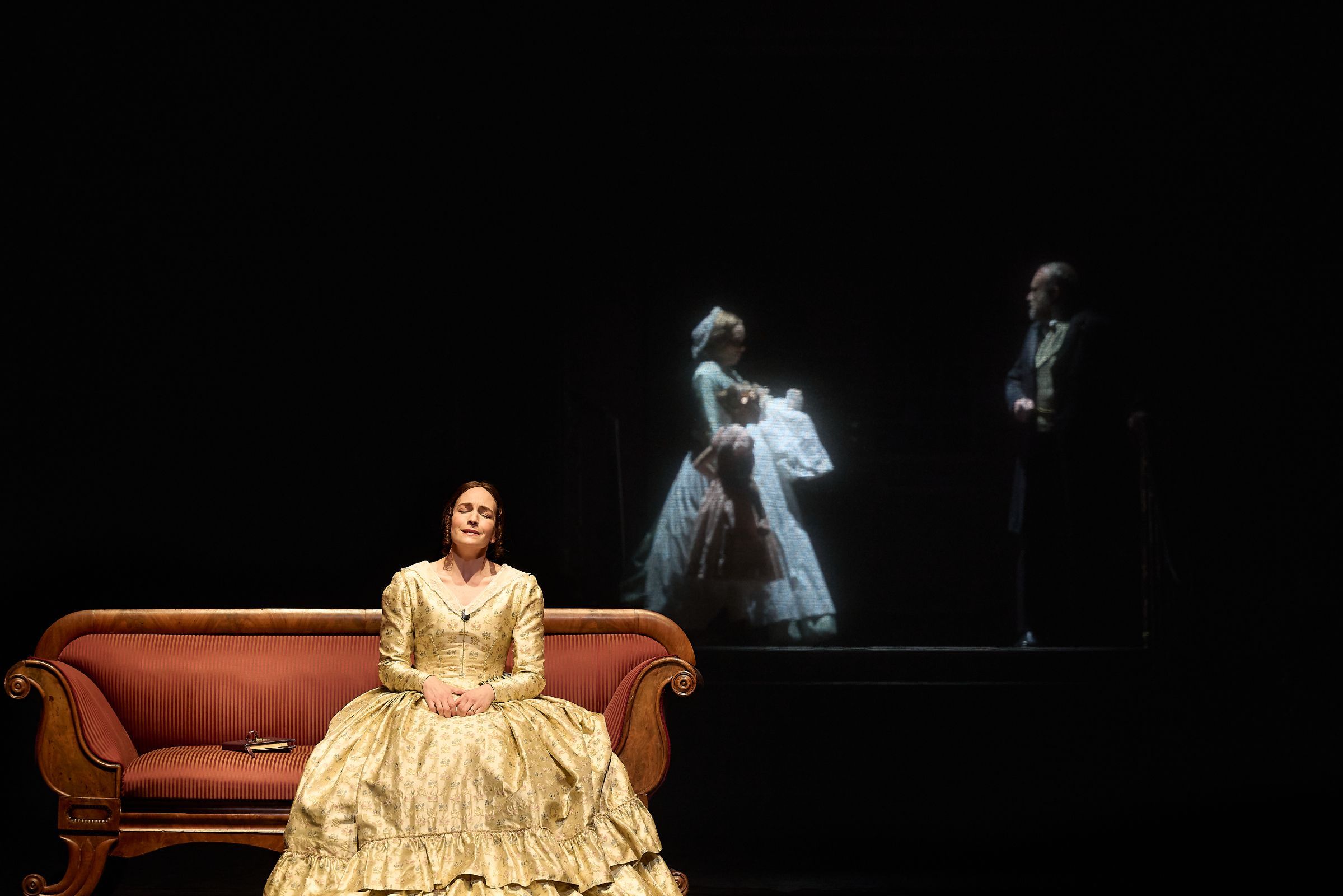 Kate Lindsey in <i>Freuenliebe und -leben</i> &copy; Matthias Baus
